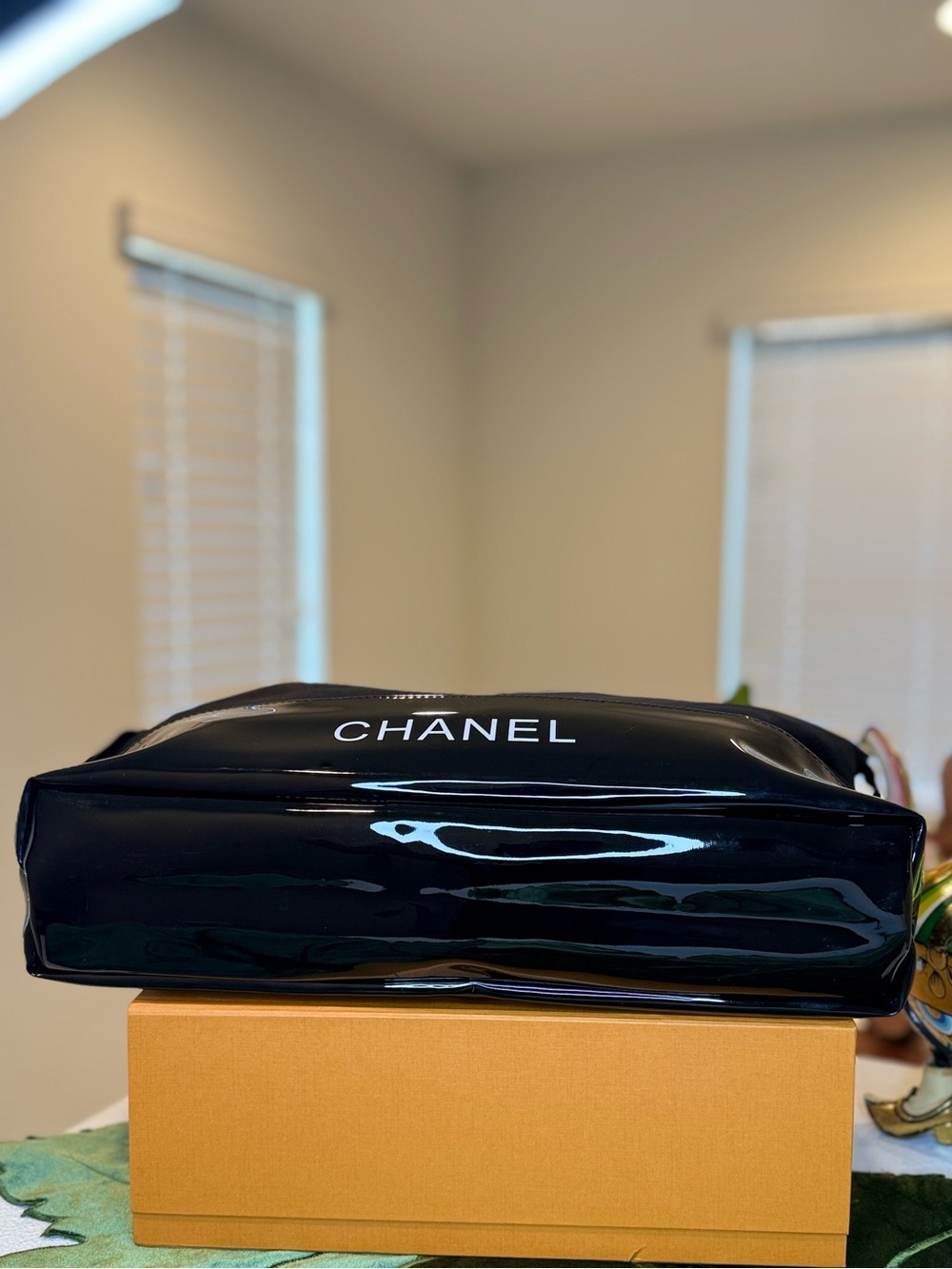 𝑵𝒆𝒘 CHANEL VIP Black Nylon Tote with faux-Patent Trim and Chain Straps - Picture 3 of 14